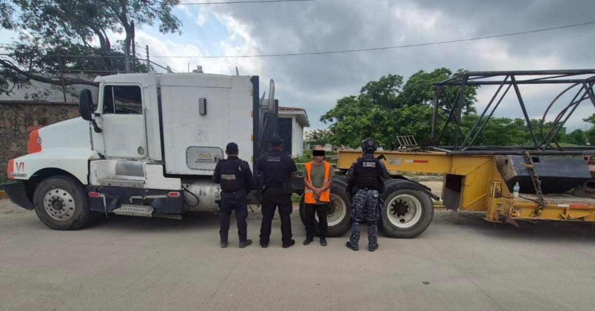 En punto de inspección detienen a persona con tractocamión irregular