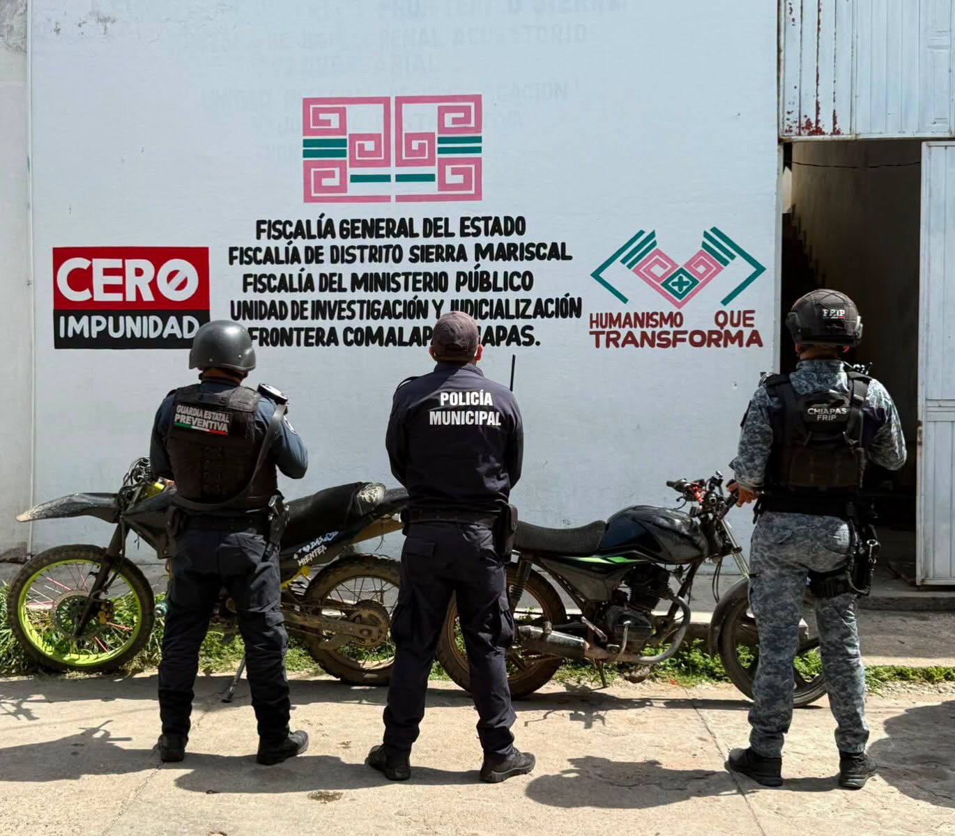 Asegura SSP dos motocicletas en aparente estado de abandono en Frontera Comalapa