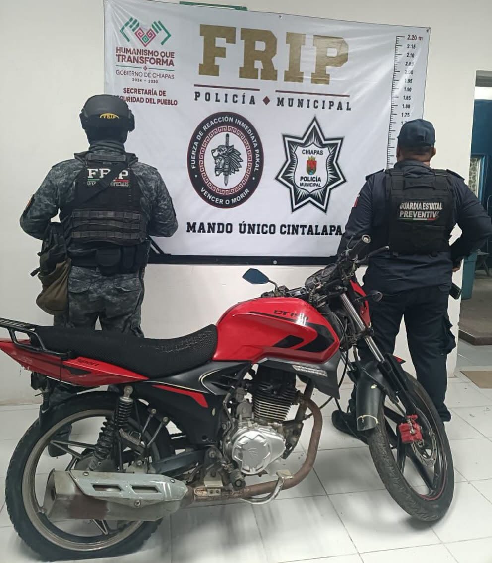 Asegura SSP motocicleta en aparente estado de abandono en el tramo carretero Tuxtla  - San Pedro Tapanatepec