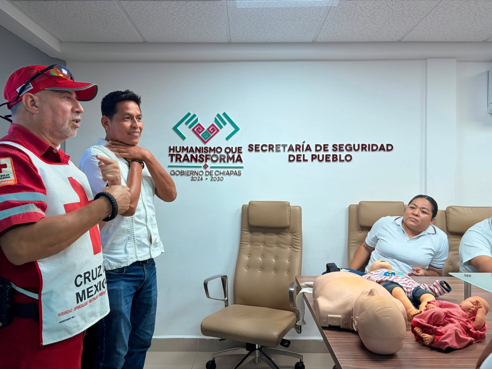 Capacitan a personal de CALLE 9-1-1 de Reforma en primeros auxilios