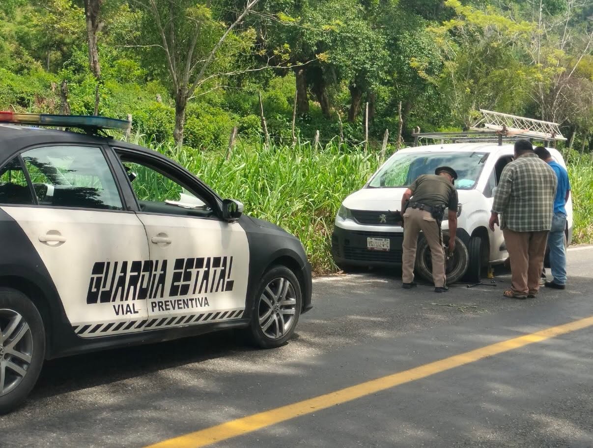 Con atención inmediata, Guardia Estatal Vial Preventiva brinda apoyo viales en diferentes puntos carreteros