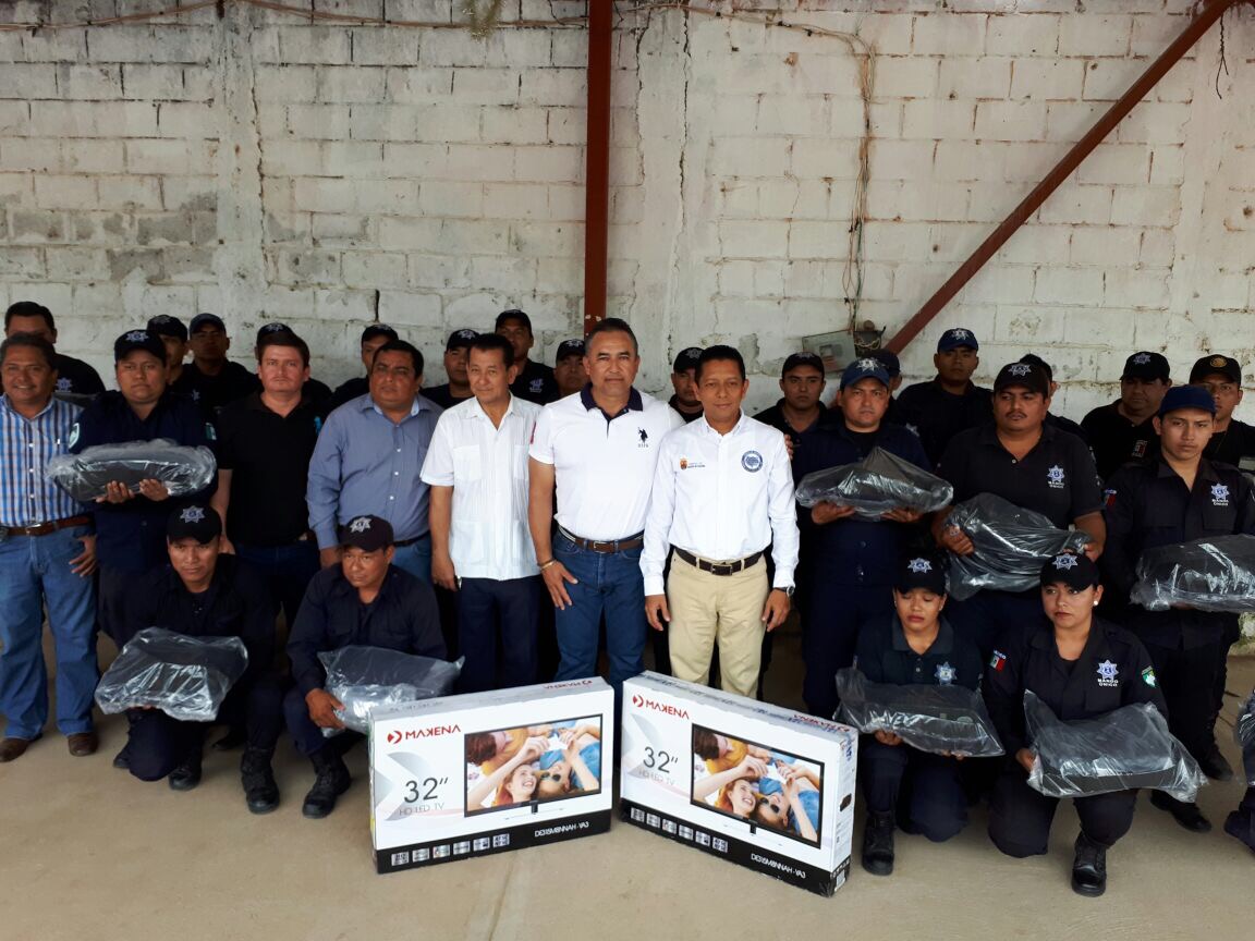 Entregan equipamiento y tecnología en Acala