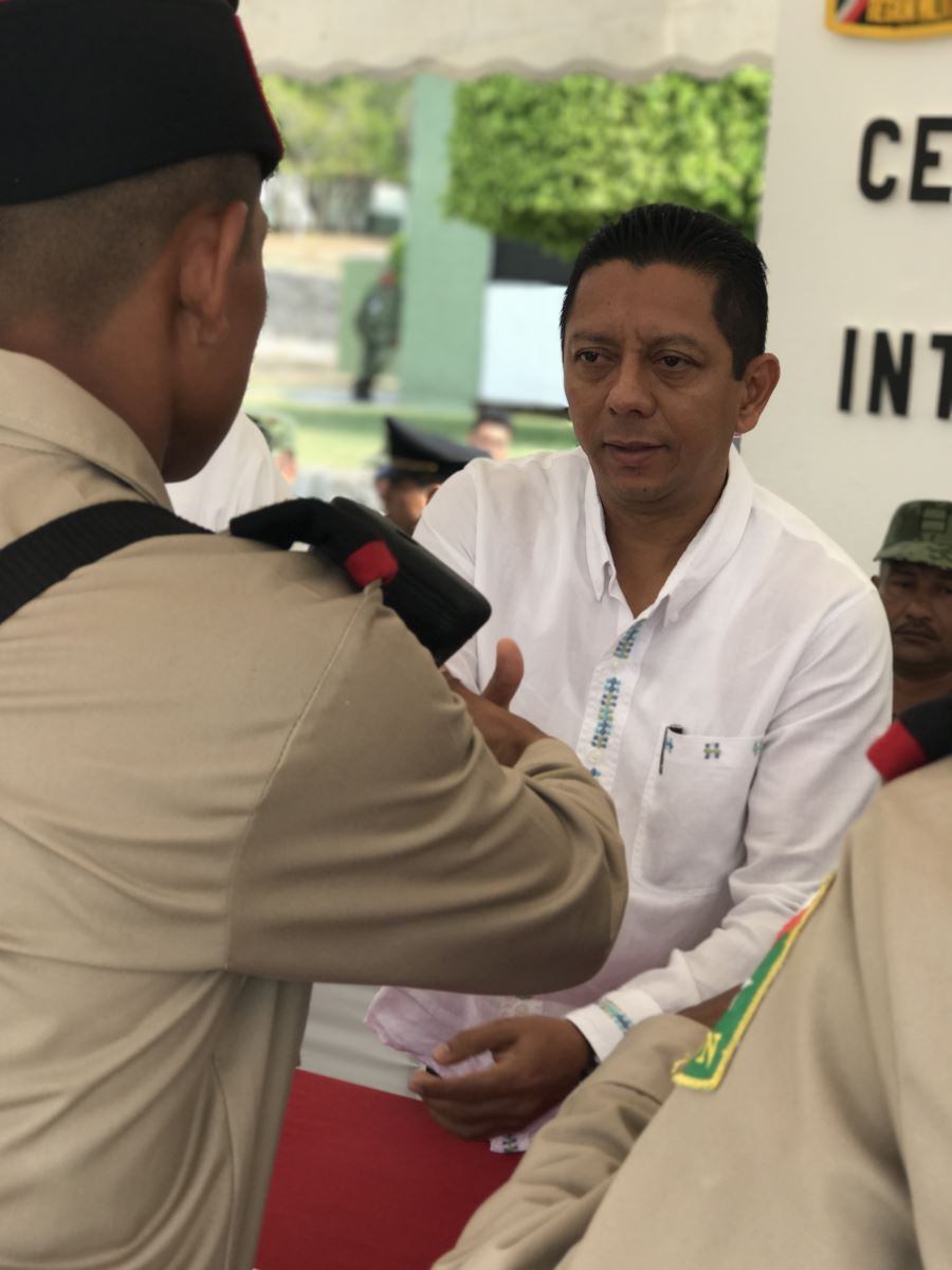 Llaven Abarca invita a formar parte de la policía estatal, a egresados del S.M.N.
