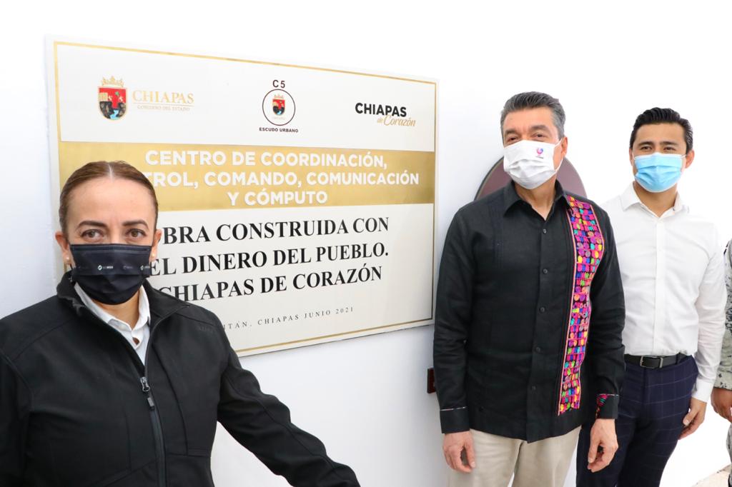 Inaugura Rutilio Escandón Escudo Urbano C5 en Comitán