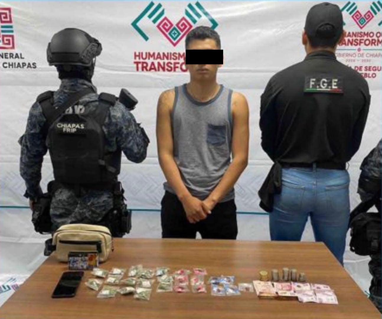 SSP y FGE detienen a presunto distribuidor de droga en Tuxtla Gutiérrez.