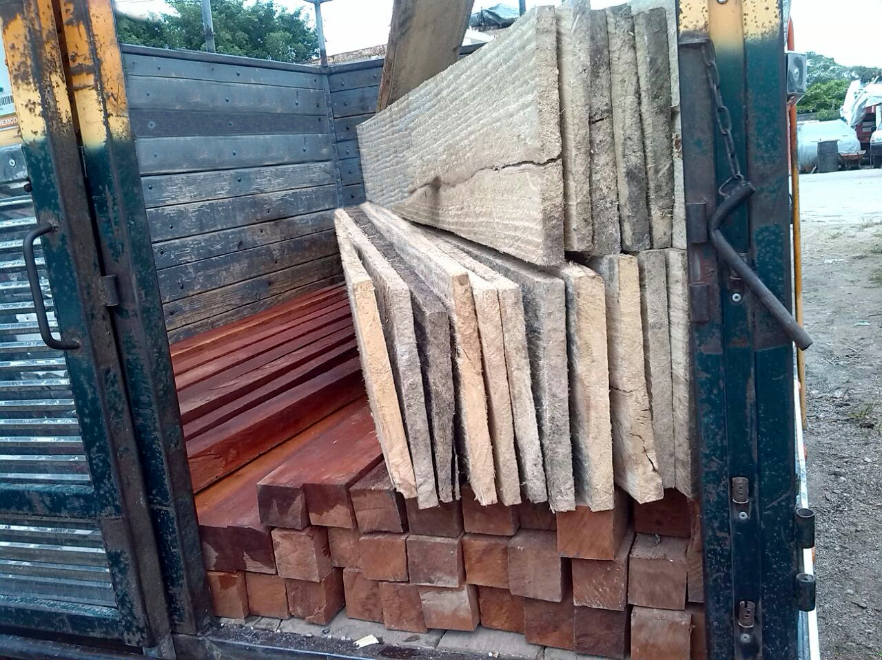 SSP  y Policía Municipal aseguran tres toneladas de madera en Tonalá