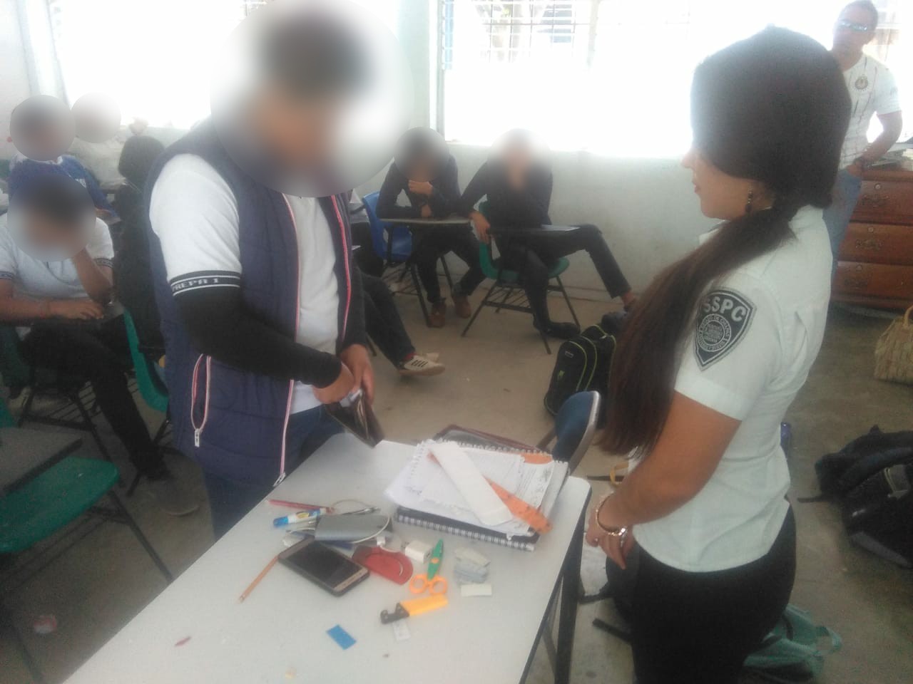 Lleva SSP prevención del delito a preparatoria de Ocozocoautla