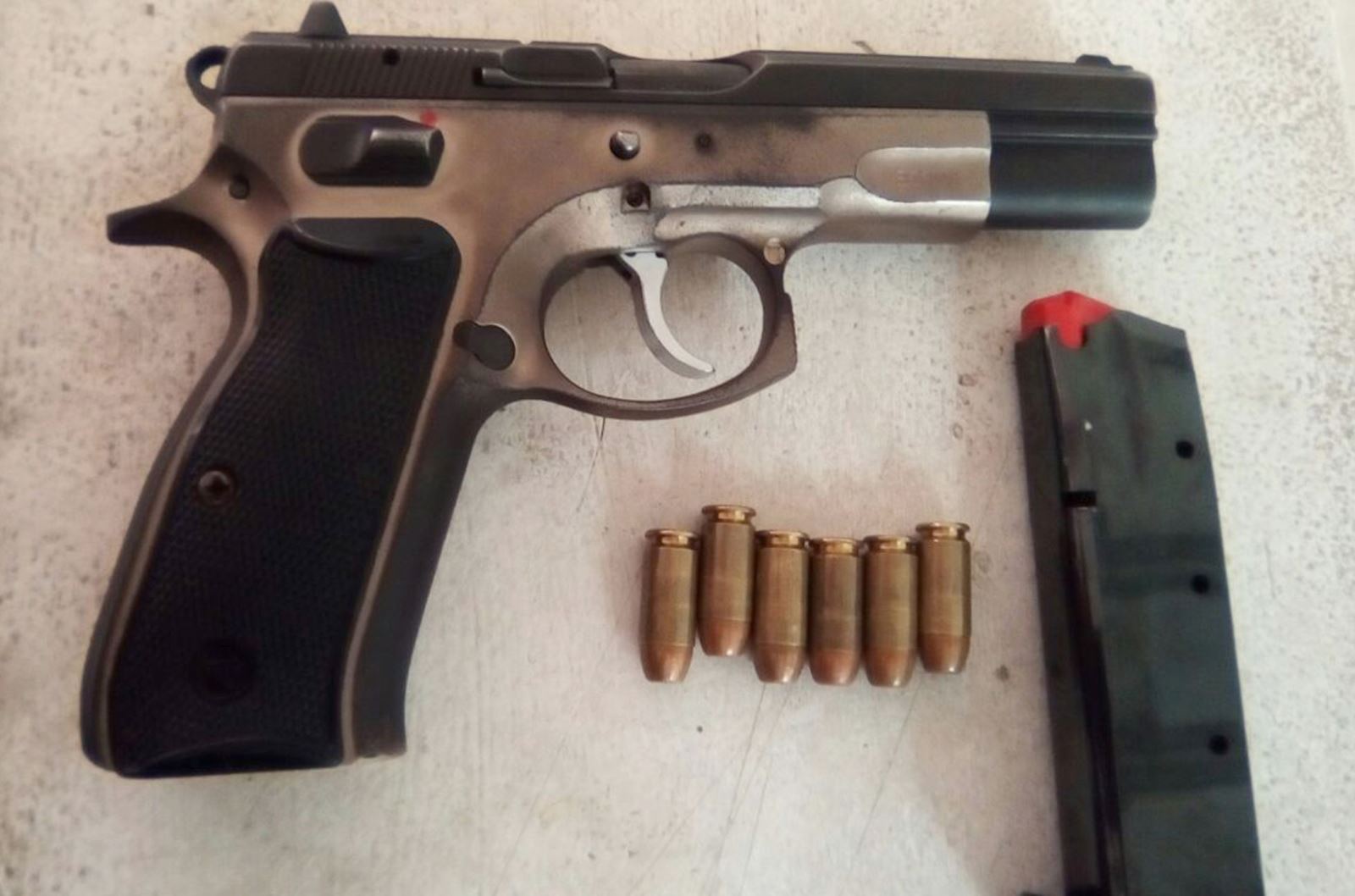 Grupo especial de la SSP frustra robo a Oxxo y detiene a dos con armas de fuego