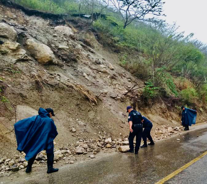 Realiza SSP patrullajes preventivos y libera vía obstruida en Copainalá