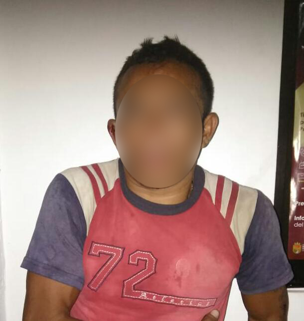 POLICÍAS ESTATALES DETIENEN A UN SUJETO POR ROBO A TRANSEÚNTE EN TAPACHULA