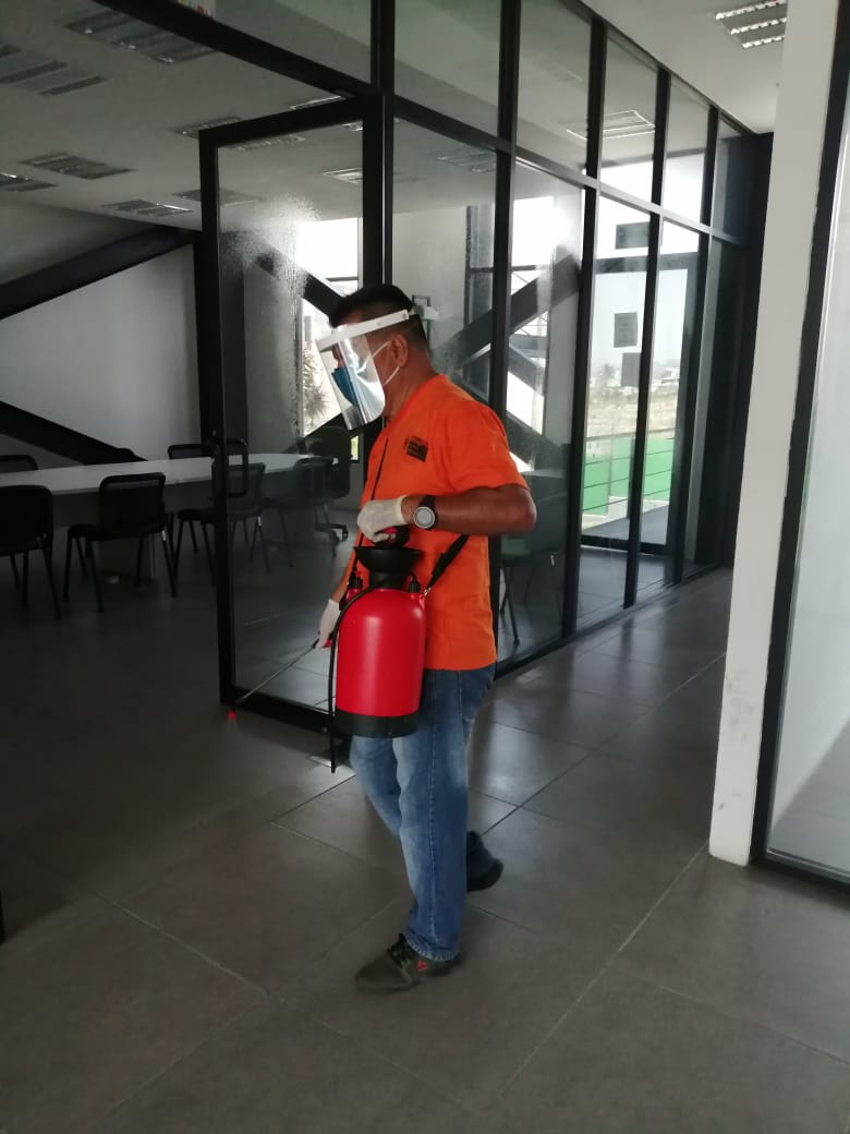 Sanitizan instalaciones de la Unidad de Medidas Cautelares para prevenir COVID-19