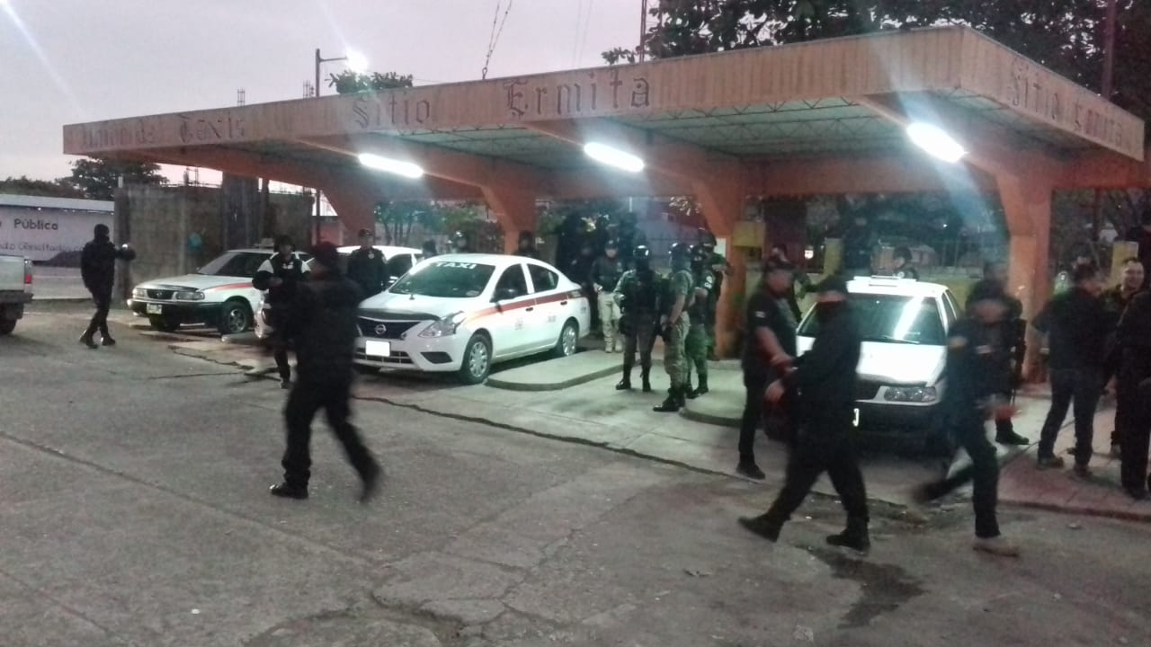 En operativo, grupo interinstitucional detiene a 8 personas y recupera 6 taxis retenidos
