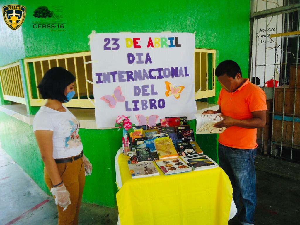 Celebran Día Internacional del Libro al interior de los Cerss