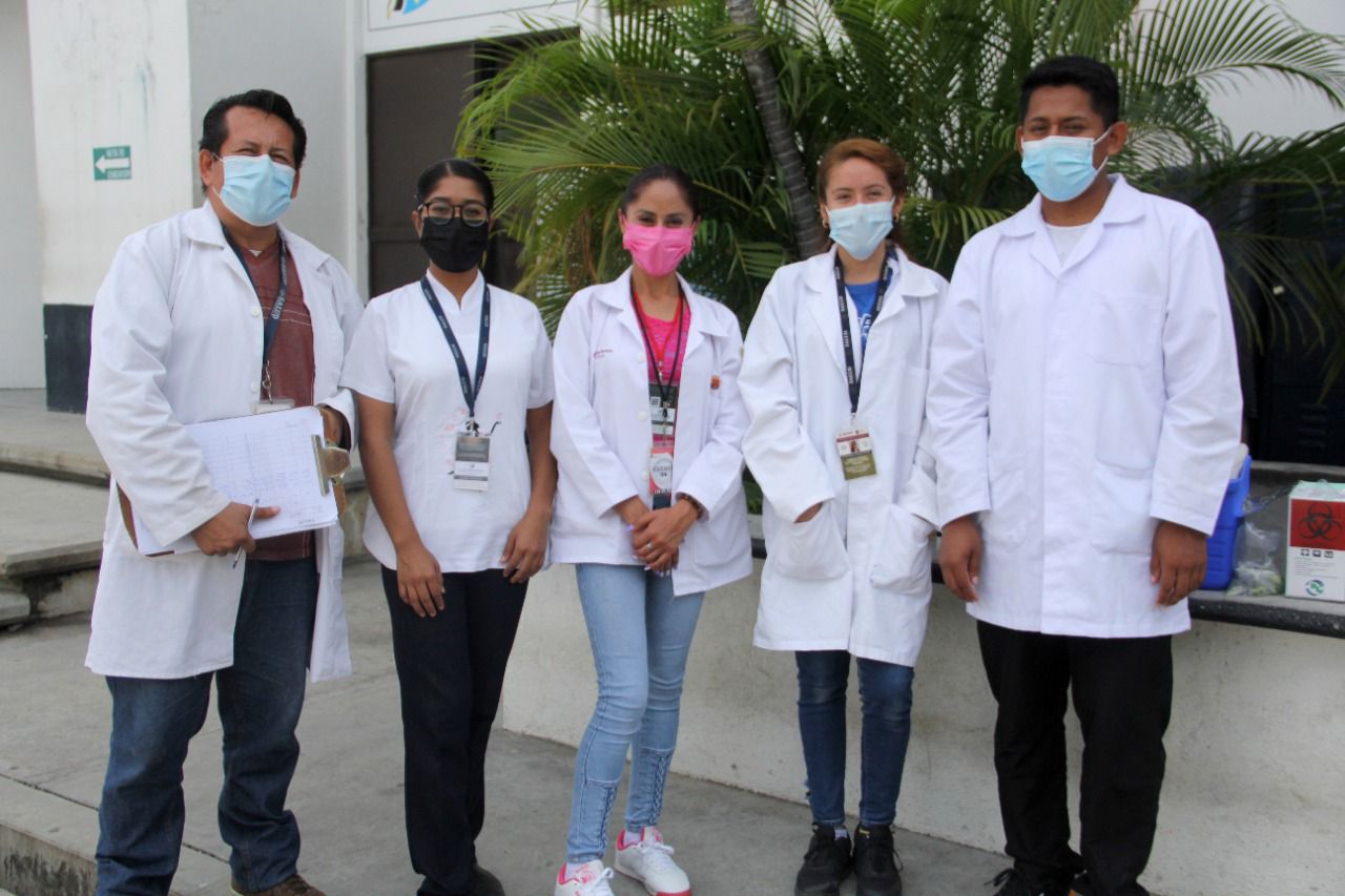 Brigadistas de Salud aplican vacuna contra la influenza a elementos de la SSP