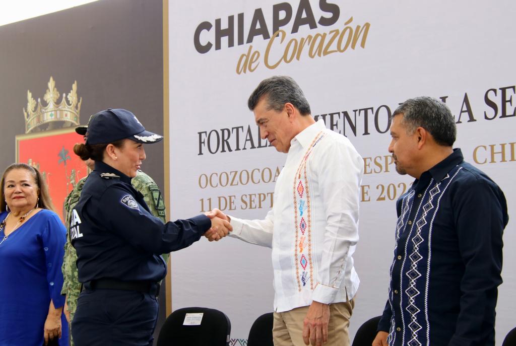 Entrega Rutilio Escandón vehículos, equipamiento, uniformes e incentivos a elementos de la SSyPC