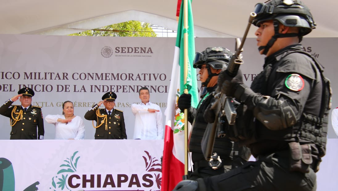 Rutilio Escandón encabeza Desfile Cívico Militar por el 213 Aniversario del Inicio de la Independencia de México