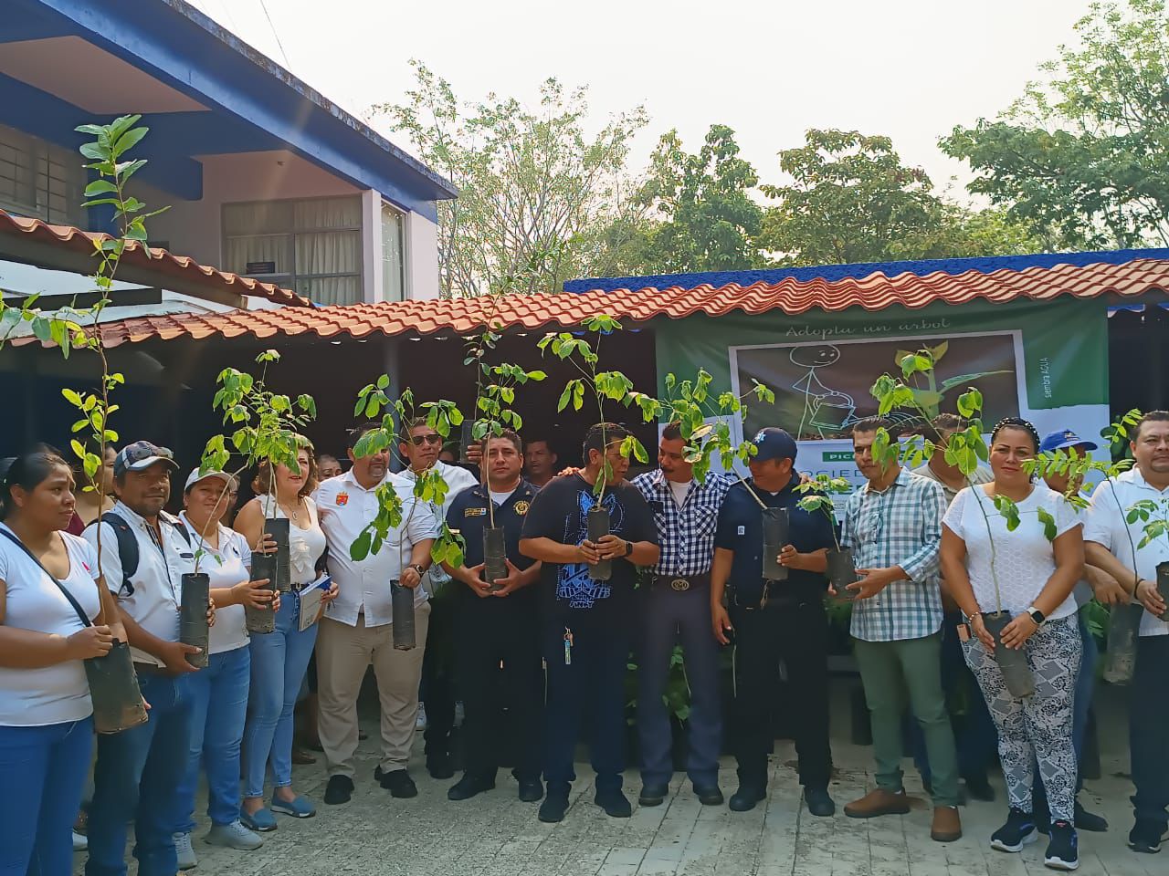 Policía Estatal de Tránsito participa en actividad ambiental en Pichucalco