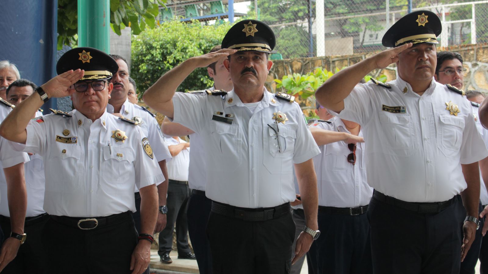 Durante homenaje a la bandera, Lozoya Uribe reconoce el trabajo de investigación de la policía estatal