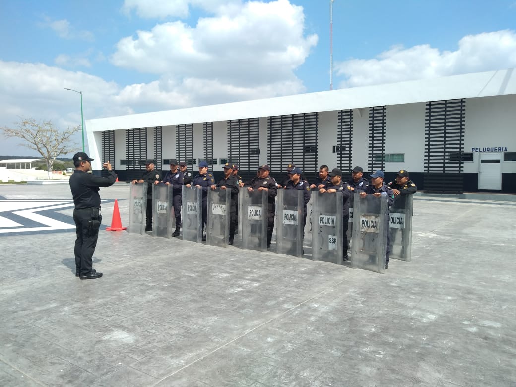 Capacitan a policías estatales sobre tratamiento de disturbios civiles
