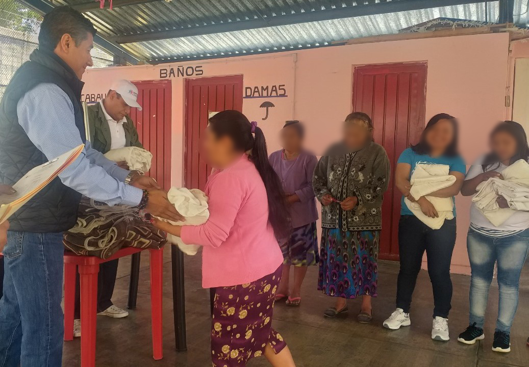 SSP y Asociación Civil “Libertad para Crecer” entregan donaciones a mujeres de Cerss