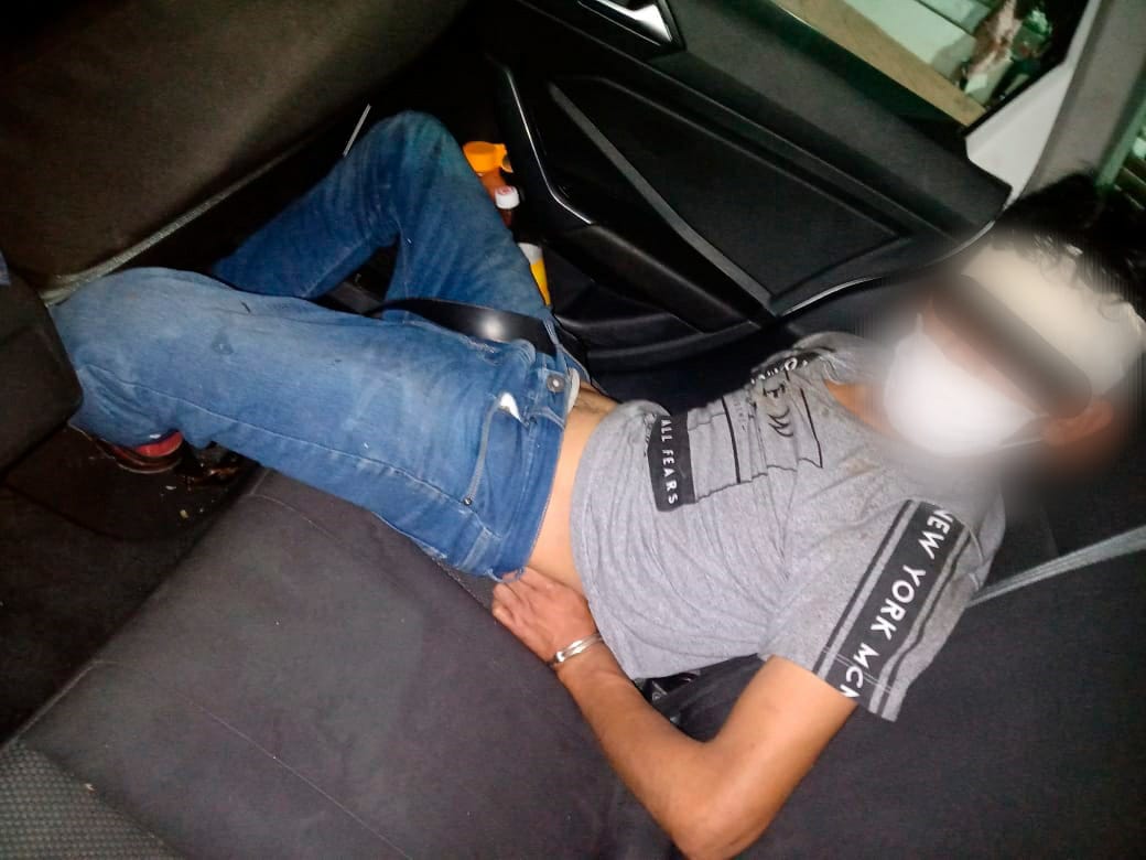 Detiene SSP a dos por robo a comercio con violencia