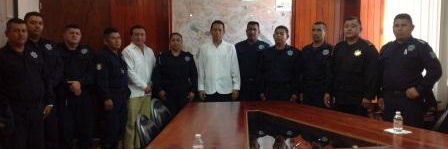 Entrega Secretario de Seguridad Estatal armamento al municipio de Palenque