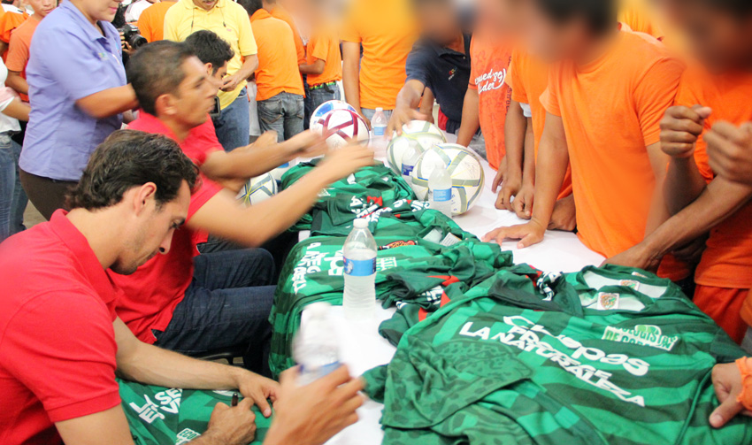 SSP gestiona visita de jugadores de Jaguares de Chiapas a Villacrisol