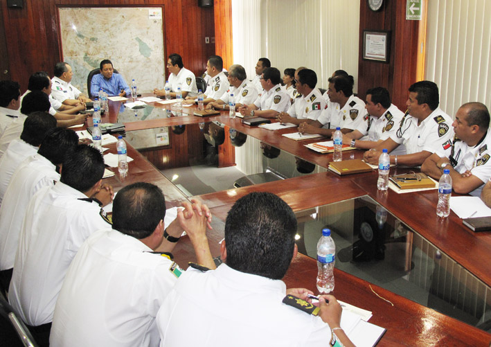 Llaven Abarca evalúa trabajos de mandos en penales del estado