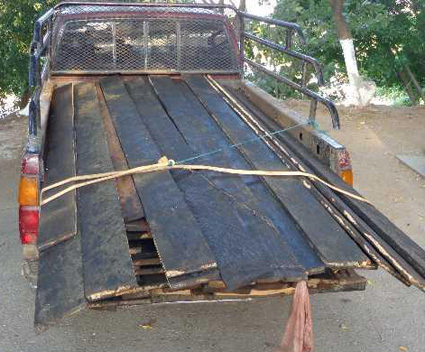 En punto de revisión se asegura madera sin permiso