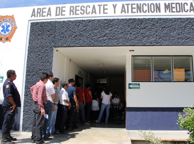 SSyPC y Secretaría de Salud aplican vacunas contra la influenza a policías estatales e internos de penales