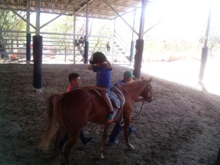 SSyPC ofrece terapias psicológicas con equinos a niños del Albergue Infantil Salesiano