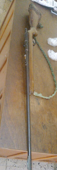 Elementos de Fuerza Ciudadana detienen a persona por robo a comercio y aseguran arma abandonada