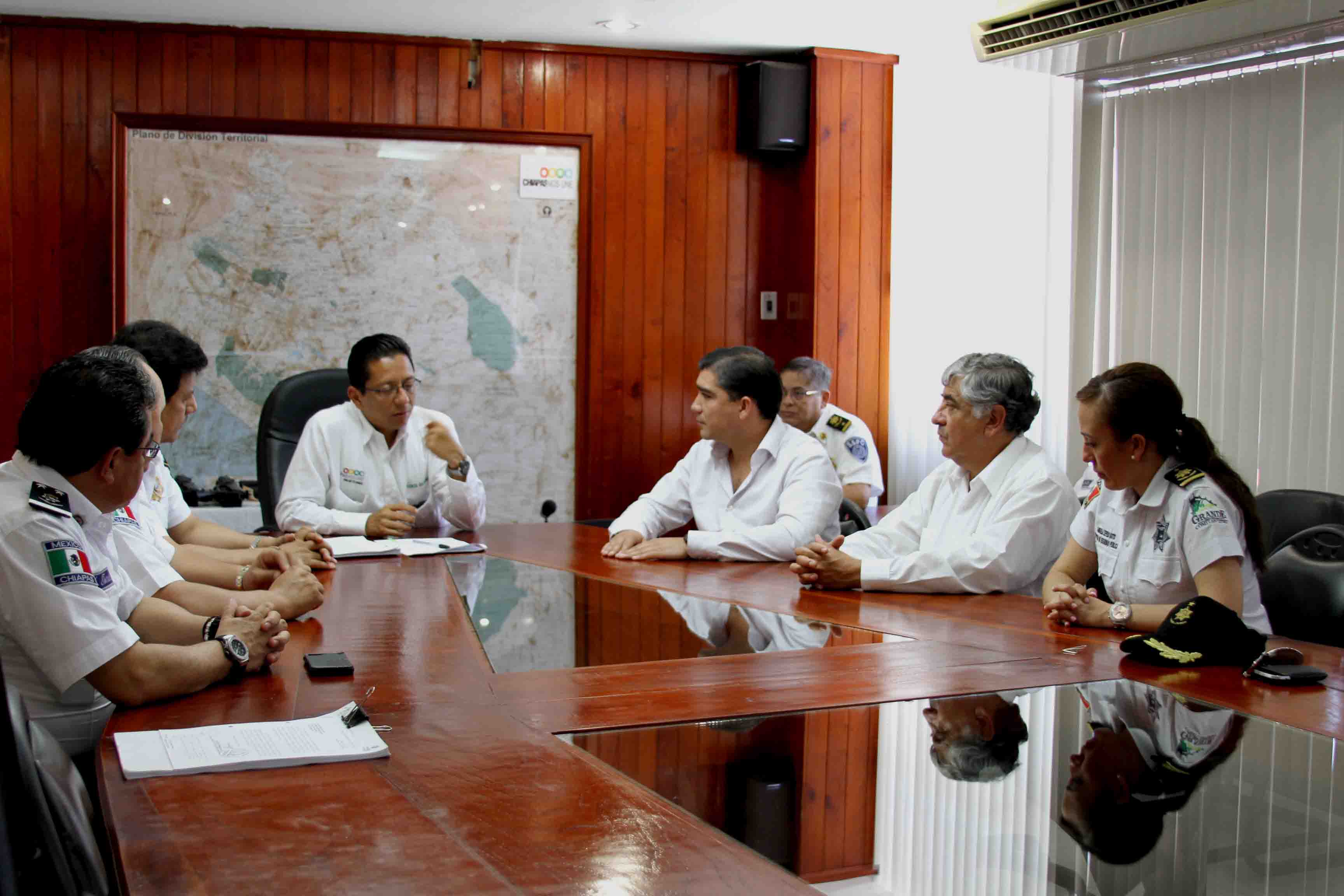 Entrega Secretario de Seguridad Estatal armamento al municipio de Comitán