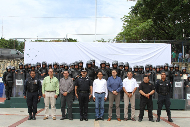 Secretario de Seguridad Jorge Luis Llaven Abarca, clausura prácticas policiales a elementos de su corporación