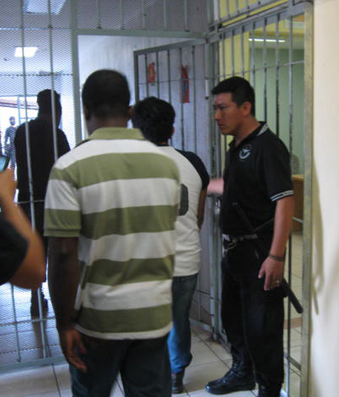 Se decomisan armas blancas, droga y celulares en 13 Cerss del estado