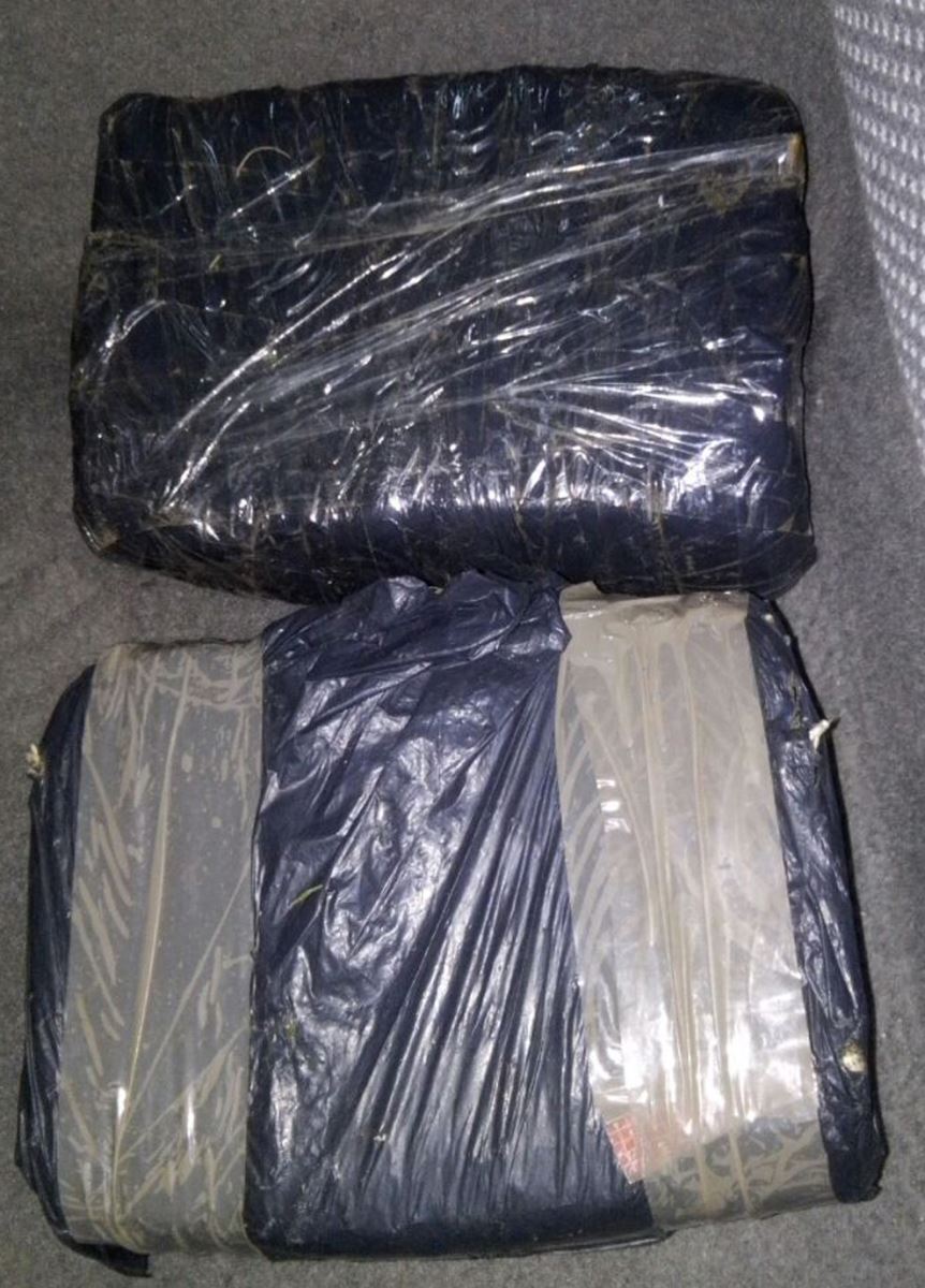 SSP halla dos kilos de marihuana en vehículo abandonado
