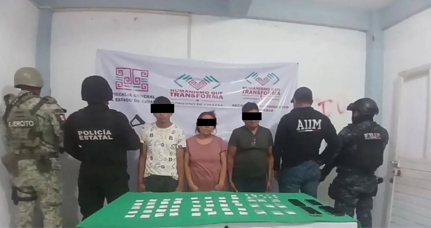En operativo interinstitucional detienen a tres personas con presunta droga en Amatenango de la Frontera.