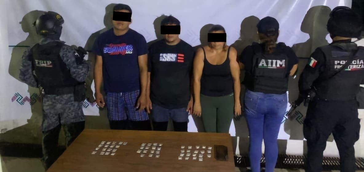 SSP y FGE detienen a tres personas con presuntos narcóticos en Suchiate.