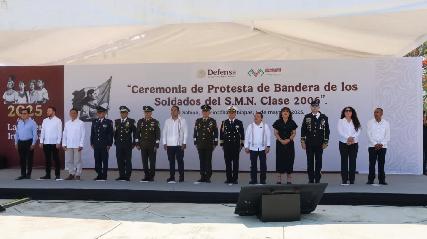 Secretario de Seguridad atestigua ceremonia de Protesta de Bandera de soldados del Servicio Militar Nacional 2006