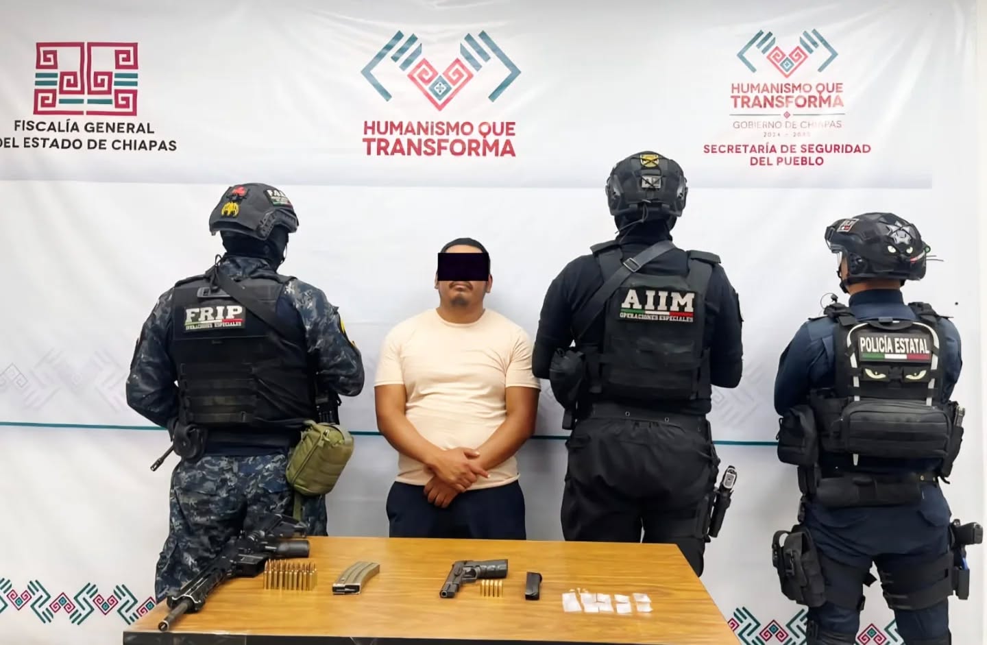 SSP y FGE detienen a masculino con armas de fuego de uso exclusivo y presuntos narcóticos en Teopisca.