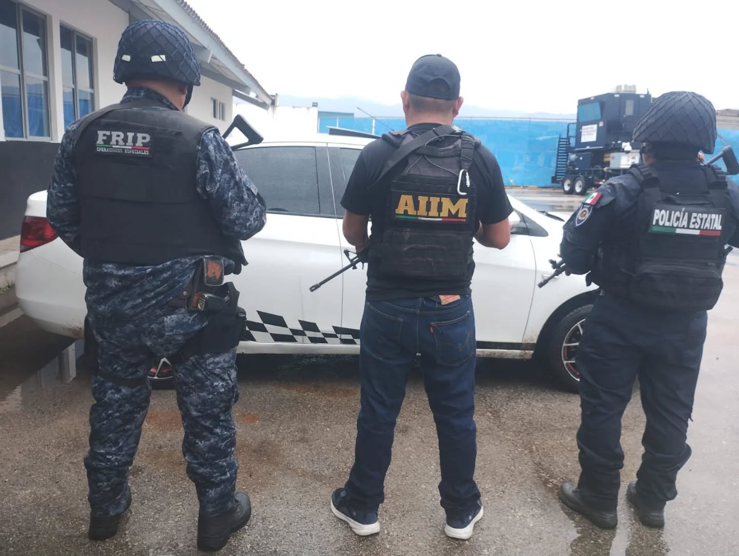 SSP y FGE recuperan cinco vehículos en presunto estado de abandono en Chiapas.