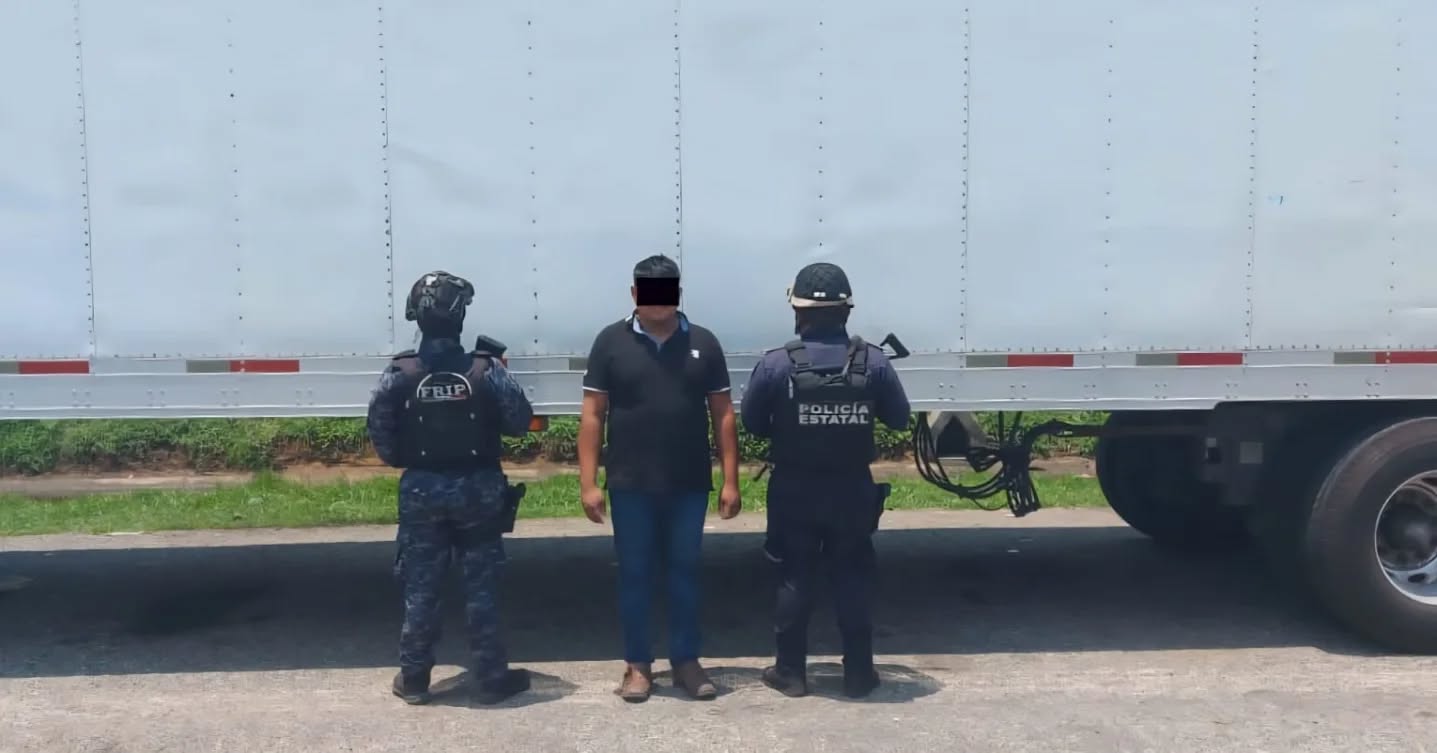 En operativo de seguridad detienen a masculino en posesión de vehículo con reporte de robo en Villa Comaltitlán.