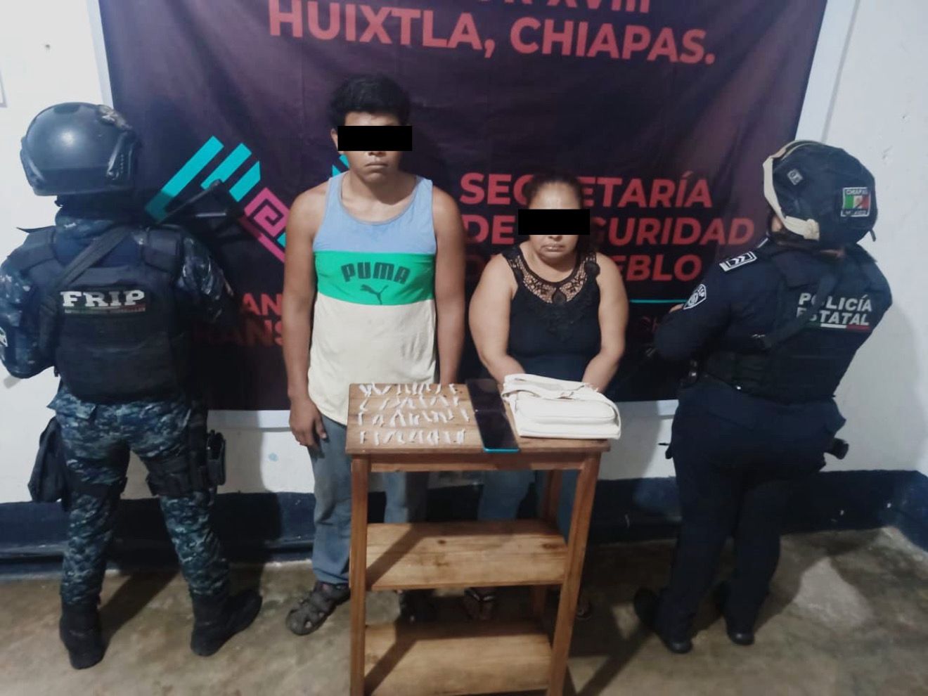 SSP y FGE detienen a dos personas por posesión de presuntos narcóticos en Huixtla.