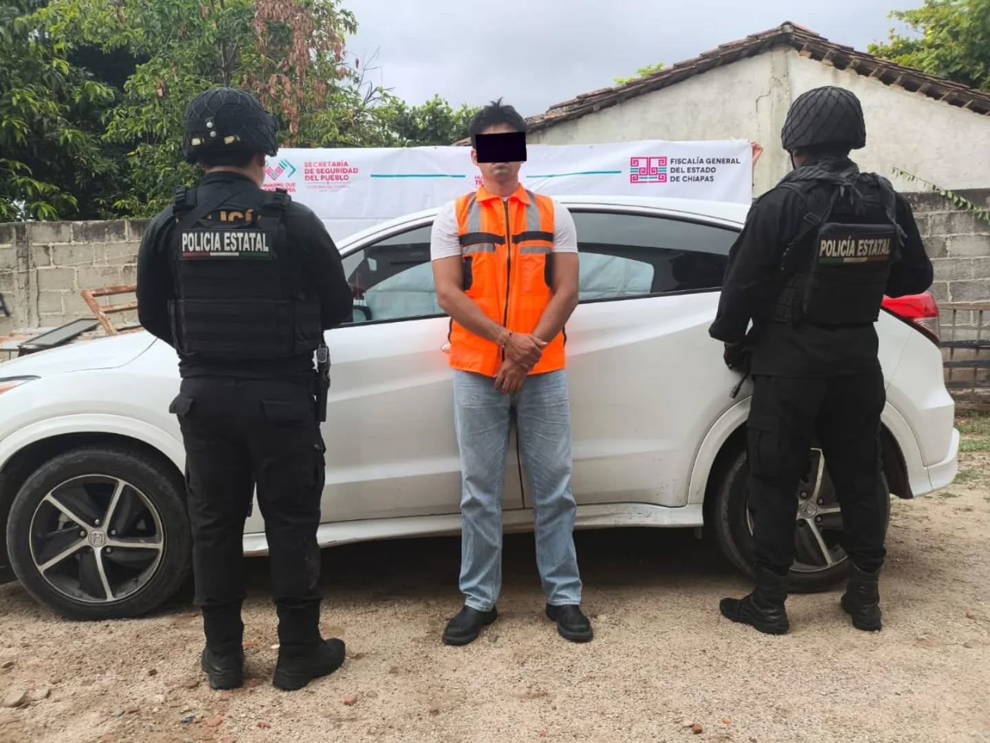 SSP y FGE detienen a masculino con presunto vehículo robado en Arriaga.