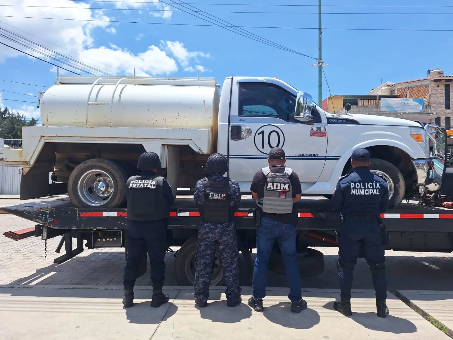 SSP y FGE recuperan vehículo con reporte de robo en Zinacantán.