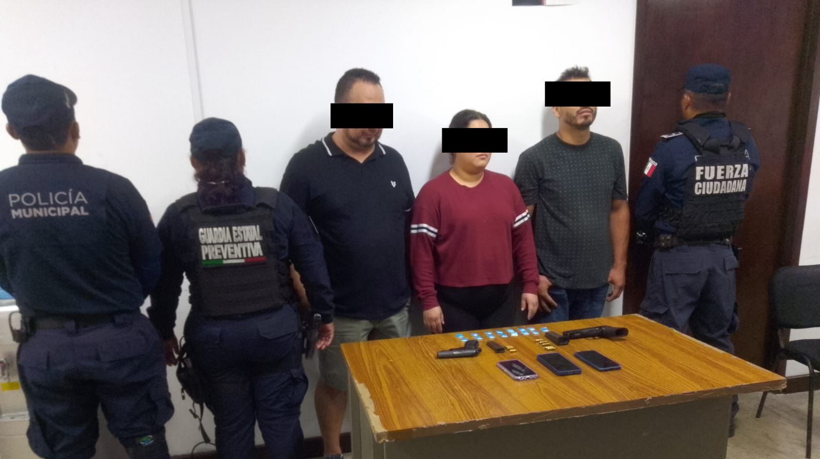 SSP y FGE detienen a veracruzanos con presunta droga y armas de fuego en Tuxtla Gutiérrez.