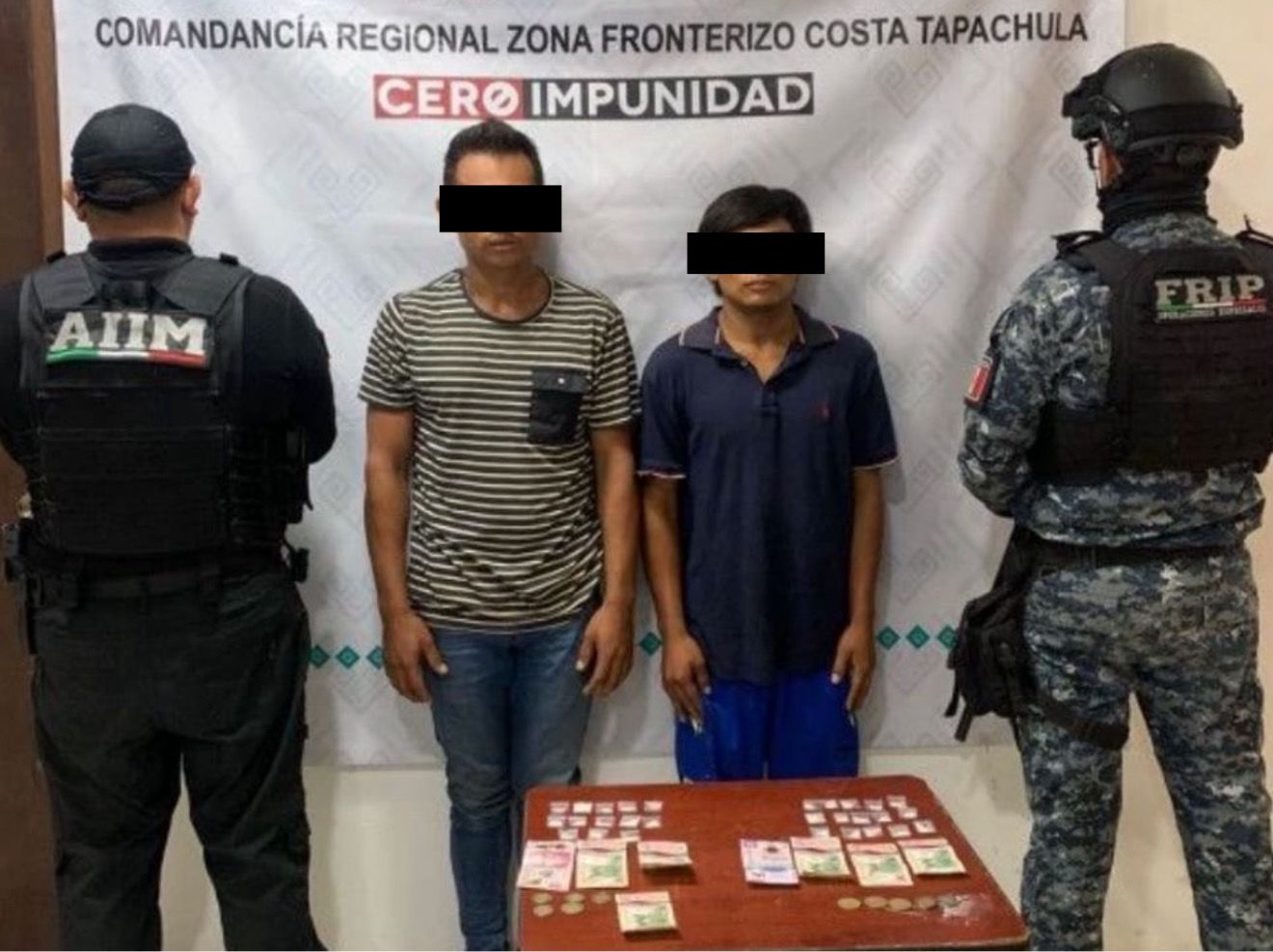 SSP y FGE detienen a dos masculinos con presuntos narcóticos en Huehuetán.