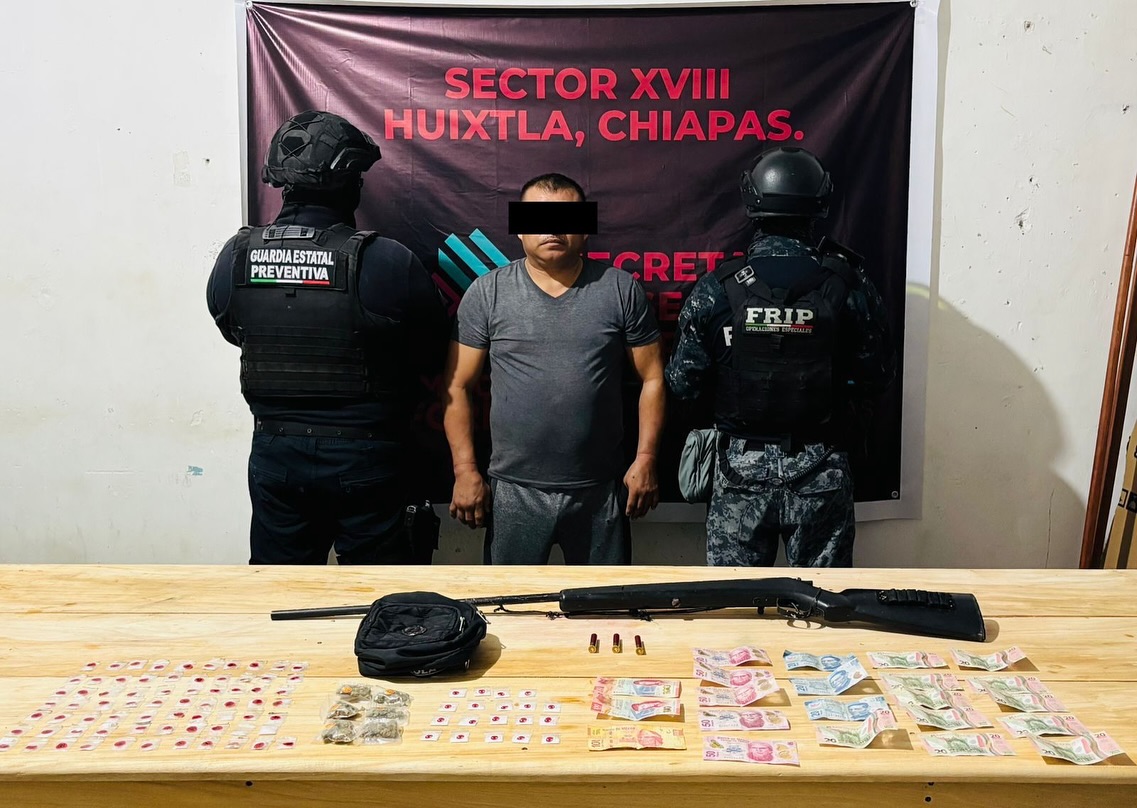 En operativo de seguridad detienen a un masculino con arma de fuego hechiza y presuntas drogas en Huixtla.