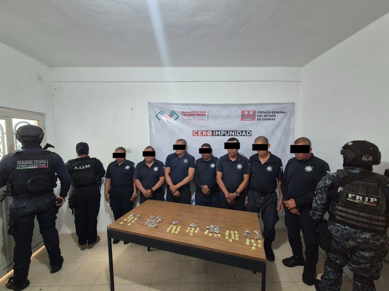 En operativo interinstitucional detienen a policías municipales en Frontera Comalapa.