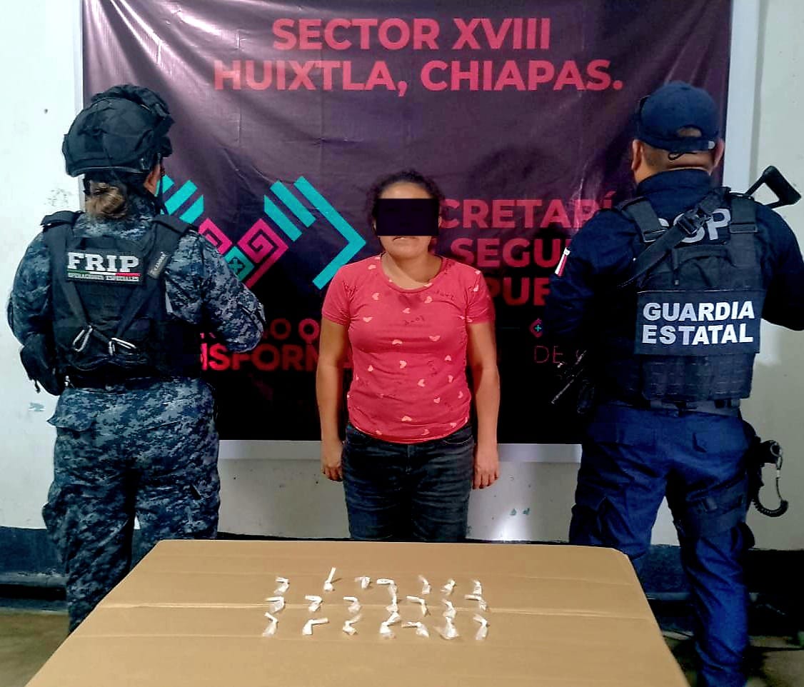 En operativo de seguridad detienen a una mujer en posesión de presuntos narcóticos en Huixtla.